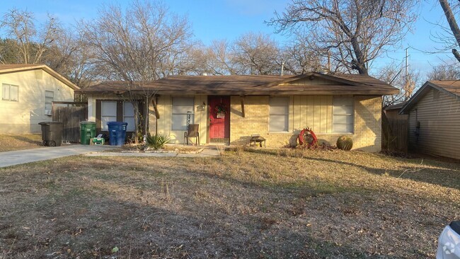 Building Photo - Large home