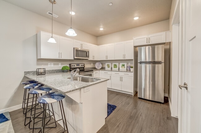 576 E 250 N Unit 211