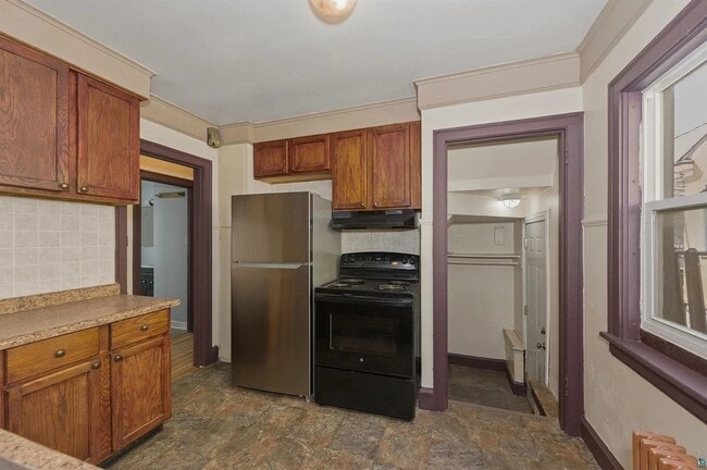 Photo - 221 Snelling Ave