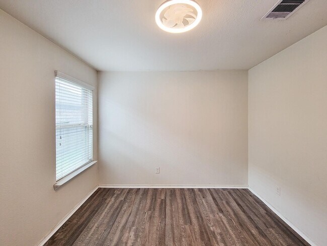 Photo - 4543 Stolz Trail