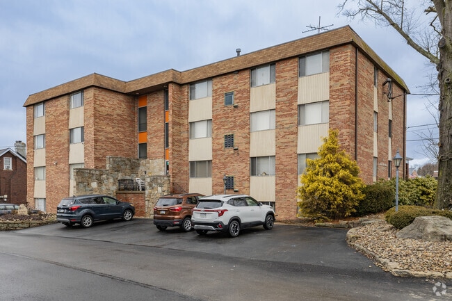 903 Mount Royal Blvd