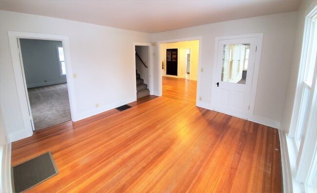 Photo - 102 E Washington St