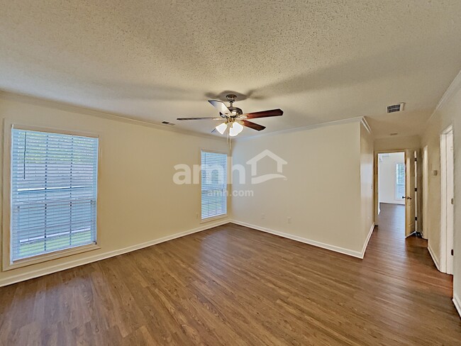 Photo - 1086 Berkley Dr SE