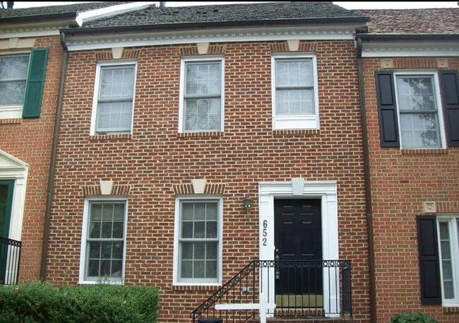 Building Photo - 652 Chestertown St Rental