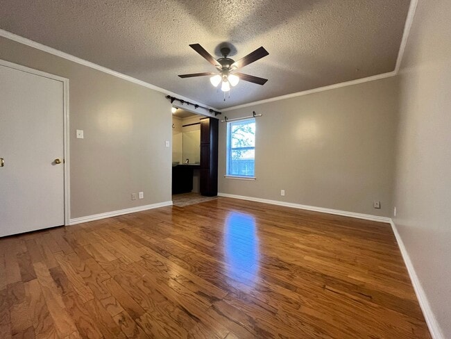 Photo - 321 Joshua St