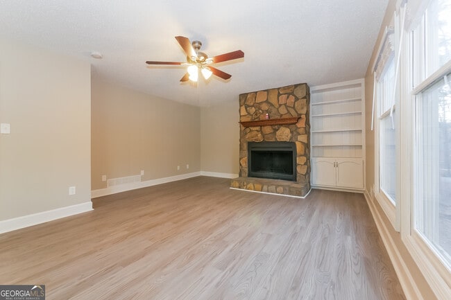 Photo - 325 Derby Dr