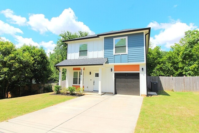 Modern 3-Bedroom Home with Fenced Yard & U... - Modern 3-Bedroom Home with Fenced Yard & U...