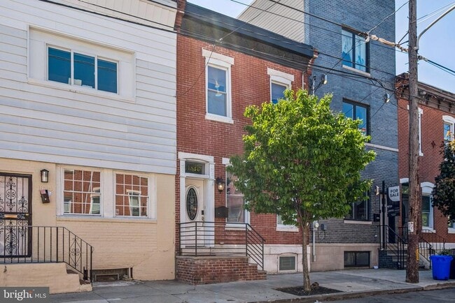 Building Photo - 1816 Dickinson St