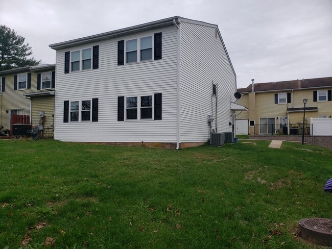 Photo - 13 Reliance Ct Unidad 2nd floor