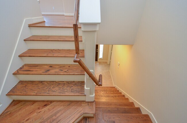 Building Photo - 3834 Center St