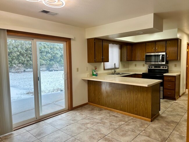 Photo - 6008 Jessica St