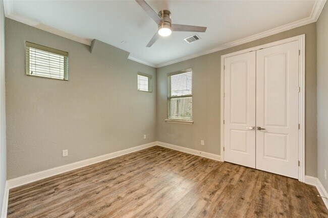 Photo - 5711 Allen St