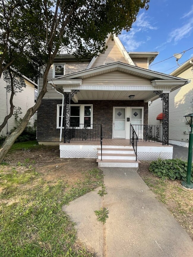 Building Photo - 111 Maffett St Unit 113 B -Front