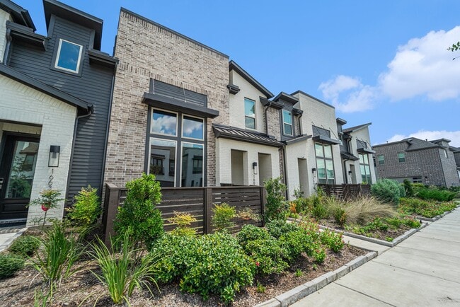 Photo - 16630 Lake Austin St