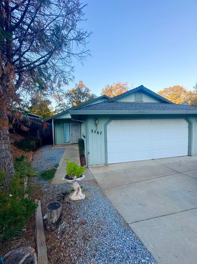 Quiet Home Located in Shasta Lake - Quiet Home Located in Shasta Lake