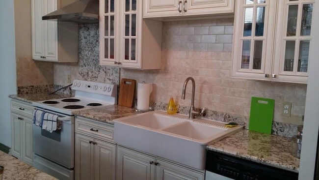 Photo - 920 Poeyfarre St Unidad 144