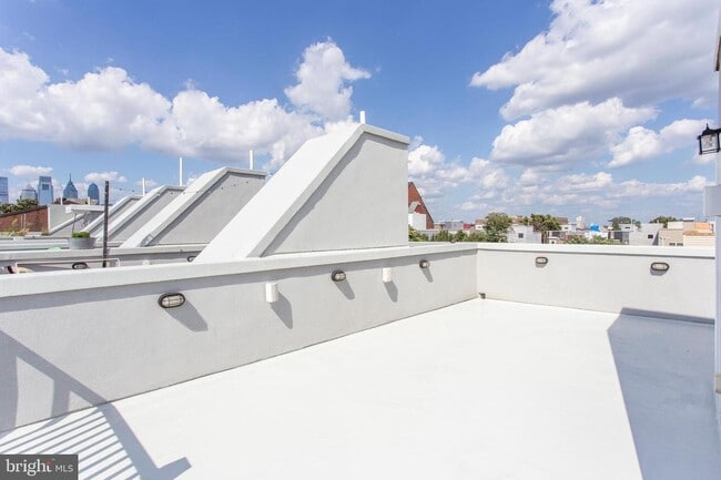 Azotea - 1333 S Cleveland St Unidad Rear room 2nd floor