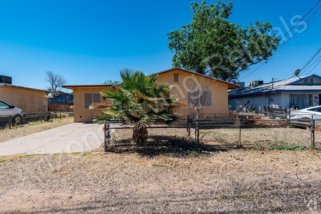 Building Photo - TWO BEDROOM PLUS BONUS ROOM Rental