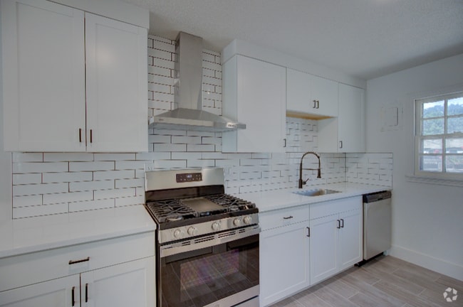 Building Photo - 1341 E 39th St Unit D Rental