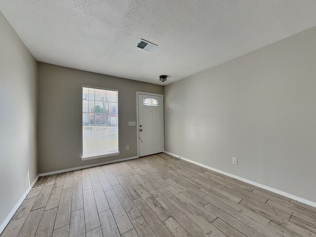 Photo - 5711 Wynberry Dr