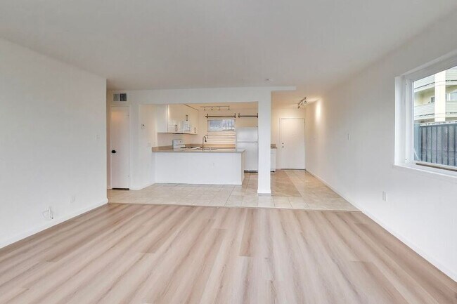 Photo - 1707 Shore Line Dr Unit 210