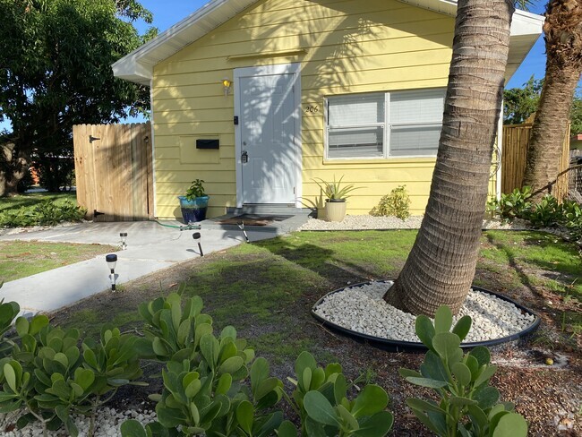 Building Photo - 206 S C St Rental