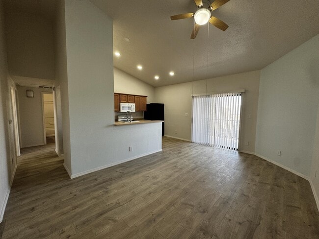 Photo - 1109 Meadowlark Way SE