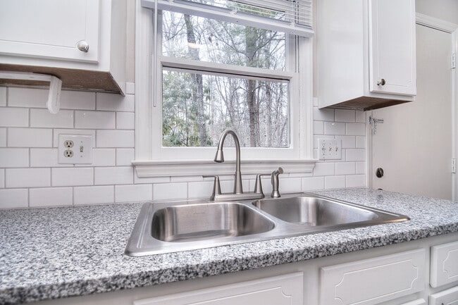 Kitchen sink overlooks wooded area - 339 Sunny Hill Dr Unit 339