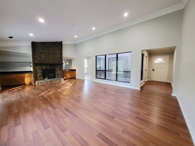 Building Photo - 4715 Cricklewood Ln