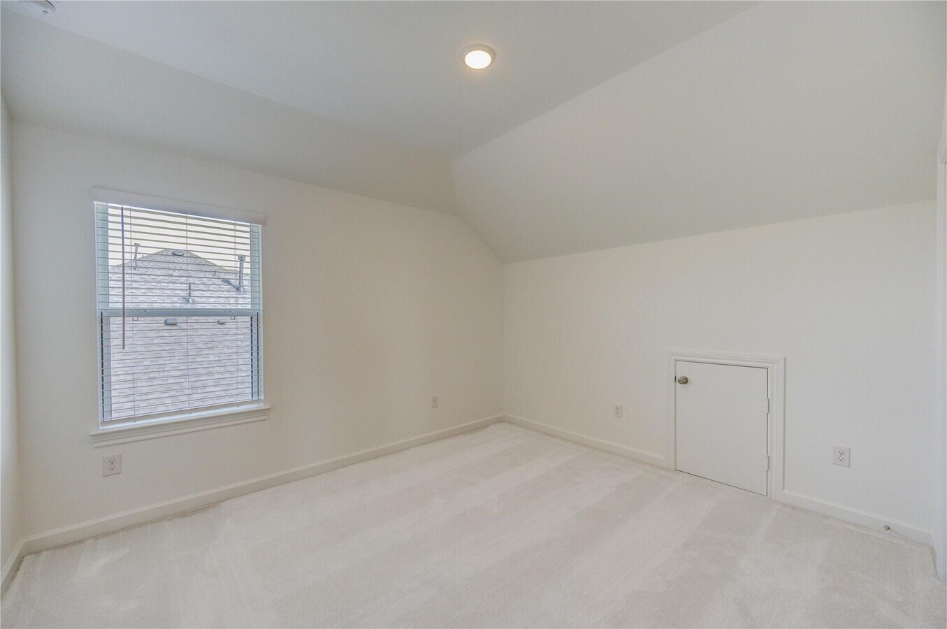 Photo - 25326 Loch Doon Dr