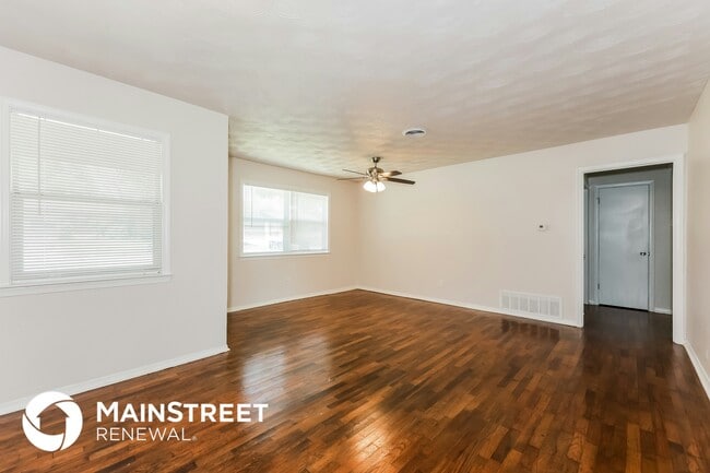 Photo - 2928 Mark Twain Dr