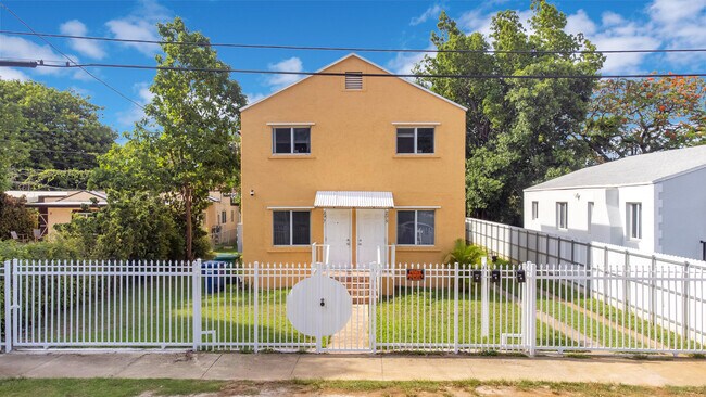 Photo - 275 NW 81st St. Casa Adosada
