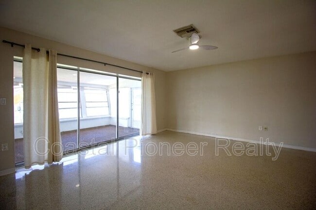 Photo - 3900 14th Ln NE