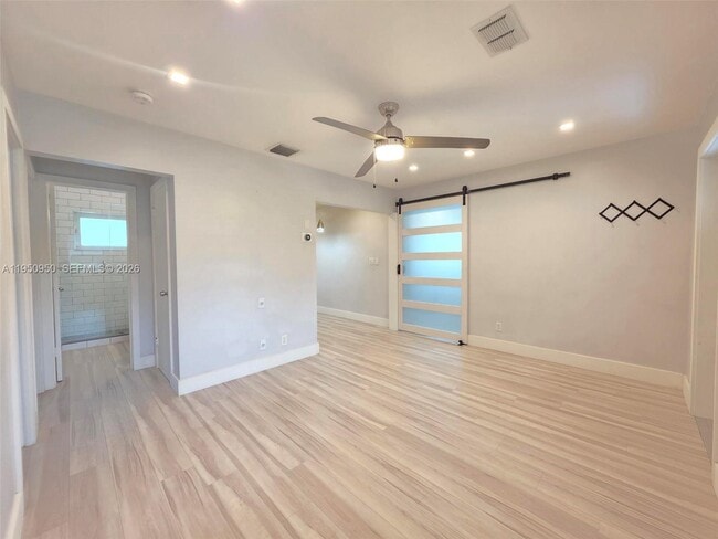 Photo - 250 NE 42nd St