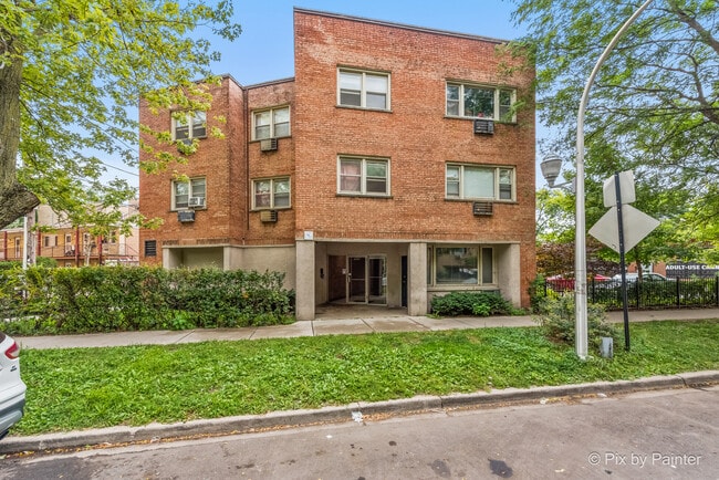 Building Photo - 7319 N Rogers Ave Unit 201 Rental