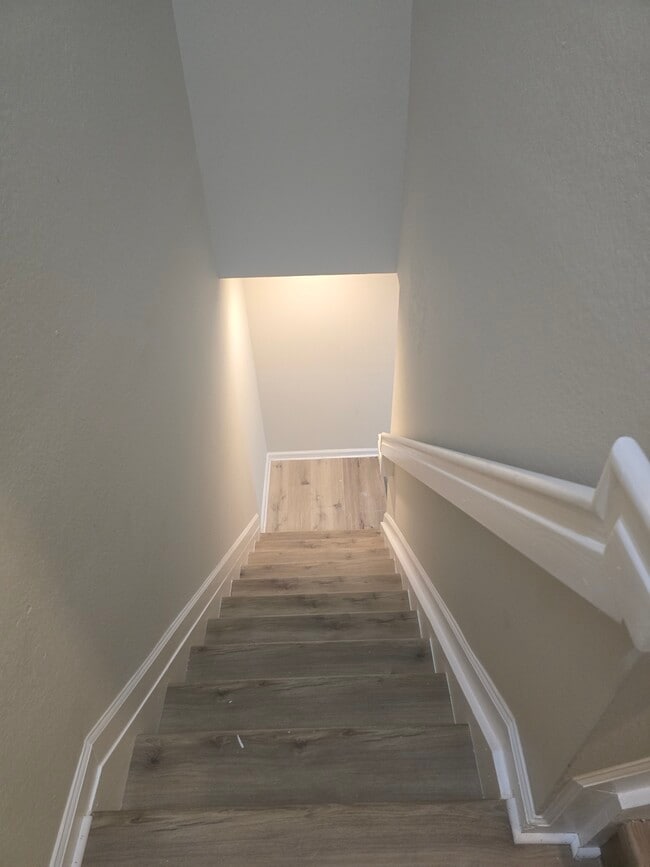 Escalera - 3059 Laurel Ridge Cir