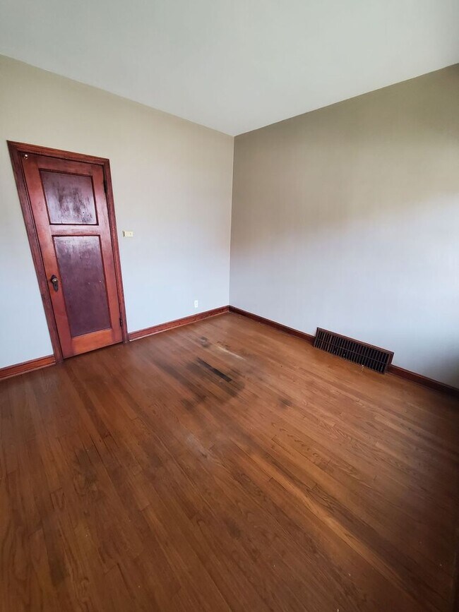 Photo - 1043 S 31st St Apartment Unit Lower Front