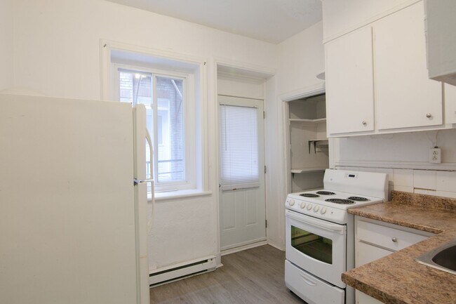 Photo - 4880 Queen Mary Road Unit 1