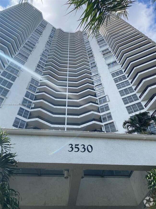 Building Photo - 3530 Mystic Pointe Dr Unit 1109 Rental