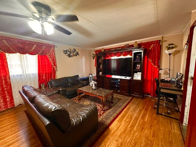 Photo - 2668 Kalihi St