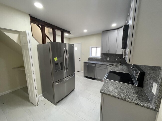 Photo - 2709 Kirkbride St