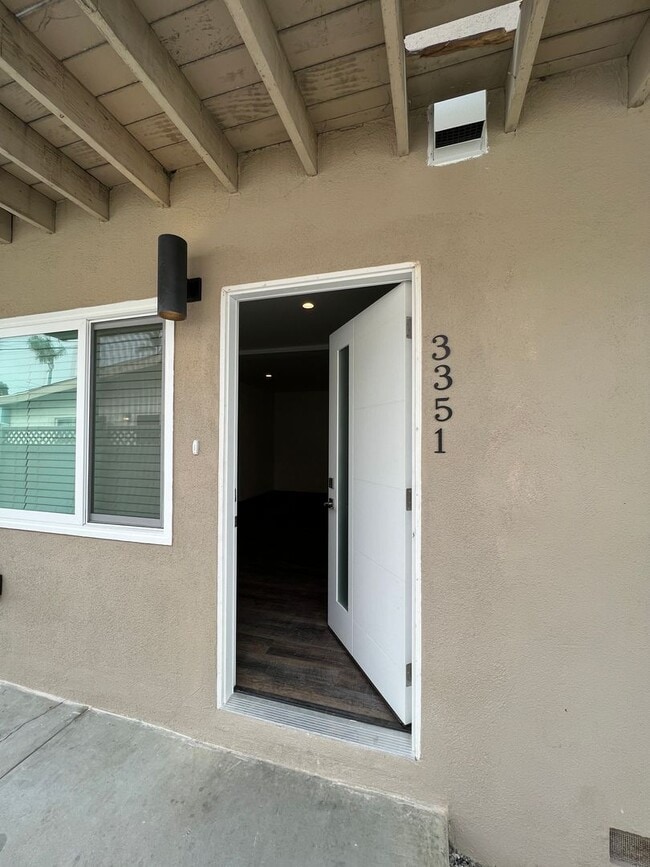 Building Photo - Midtown Gorgeous Updated Apartment! 2/2 downstairs! Unit 3351 Rexford St
