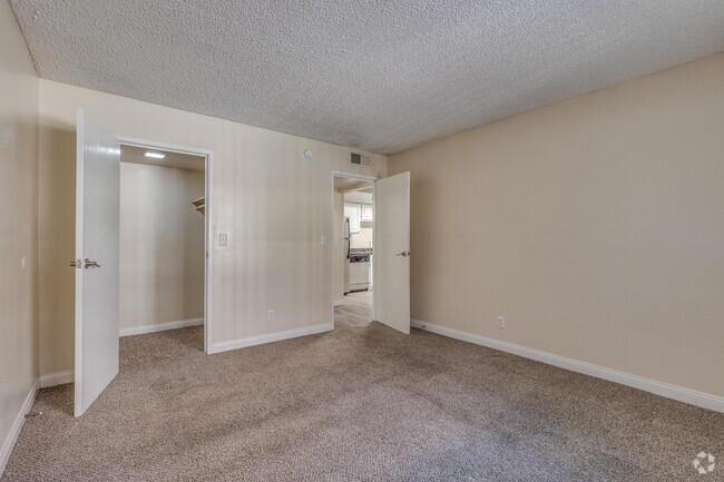 1 BR, 1 BA (Carson legacy) - 600 SF
