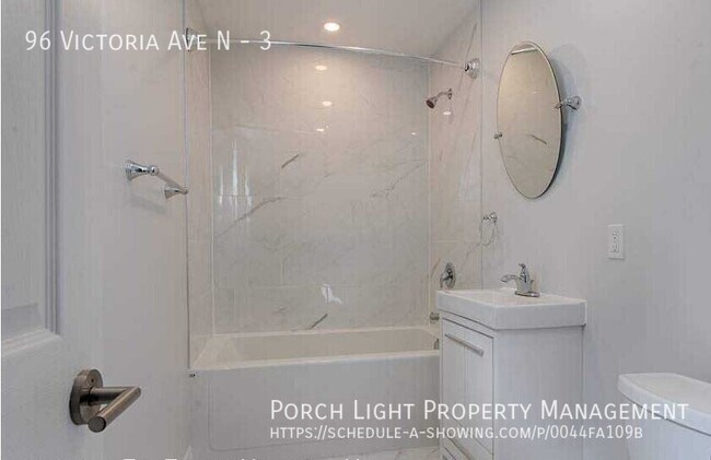 Photo - Renovated Bright and Sunny 1 Bedroom with ... Unit 3