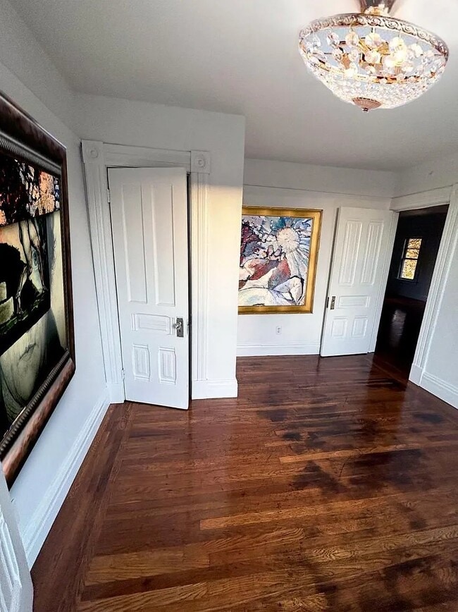 Photo - 708 York St