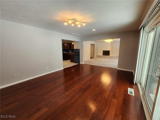 Photo - 6960 Carriage Hill Dr