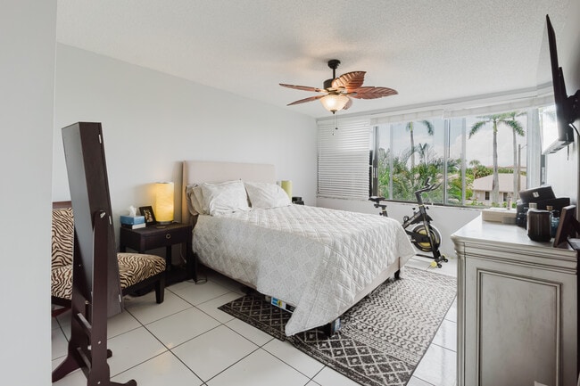Photo - 1500 Presidential Way Unit YorkTown