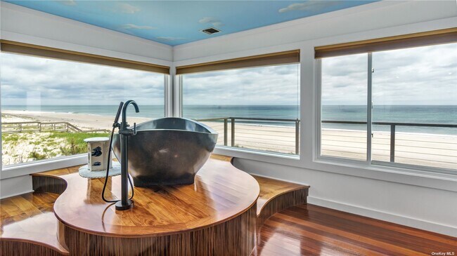 222 DUNE RD  