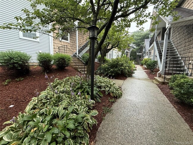 Building Photo - 130 N Kensico Ave Unit 19 Rental