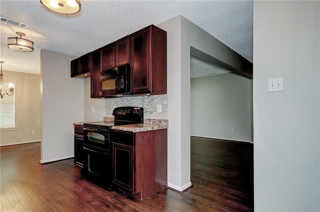 Photo - 1704 Northbrook Ln